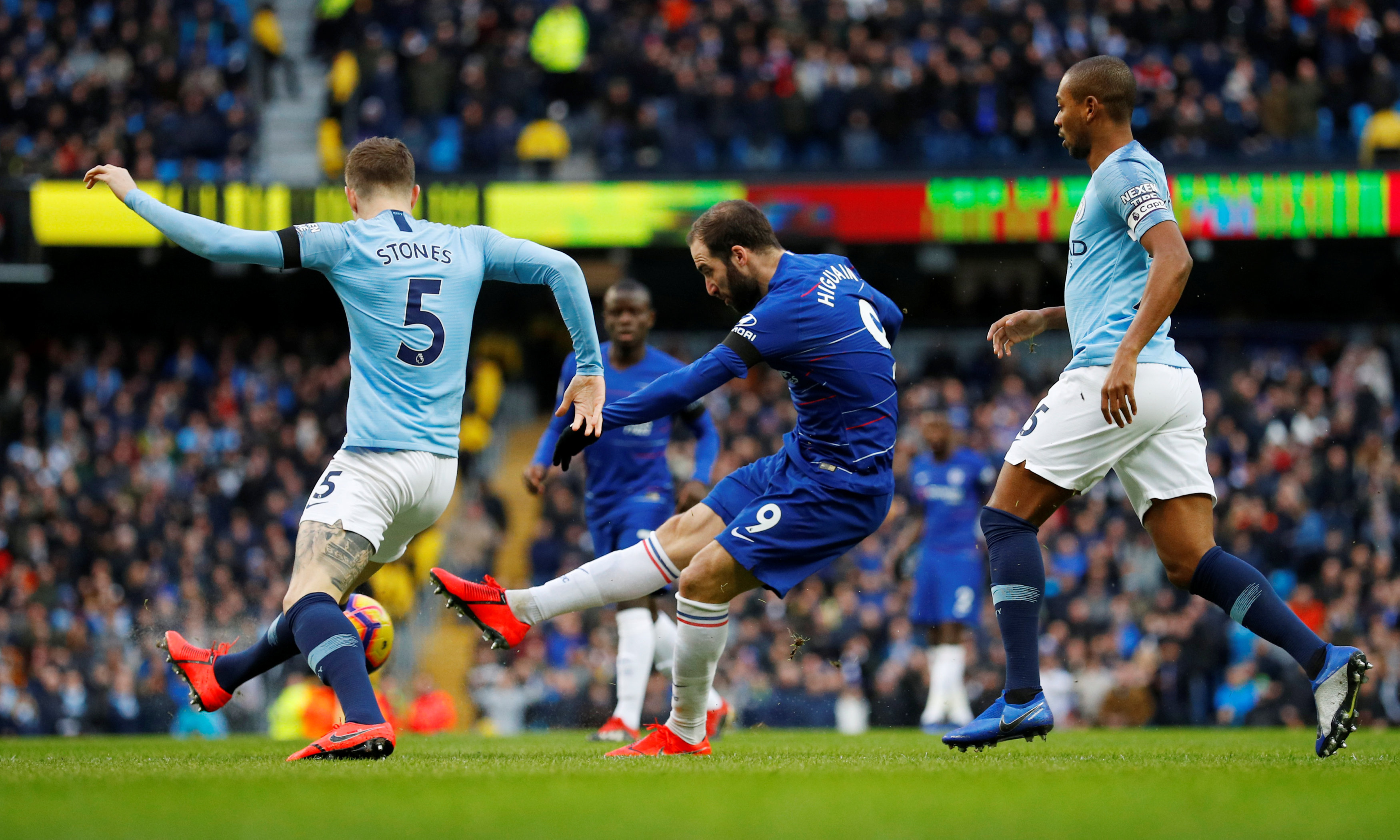 中超历年冠军回顾：深圳健力宝夺元年冠军，海港完成三连冠