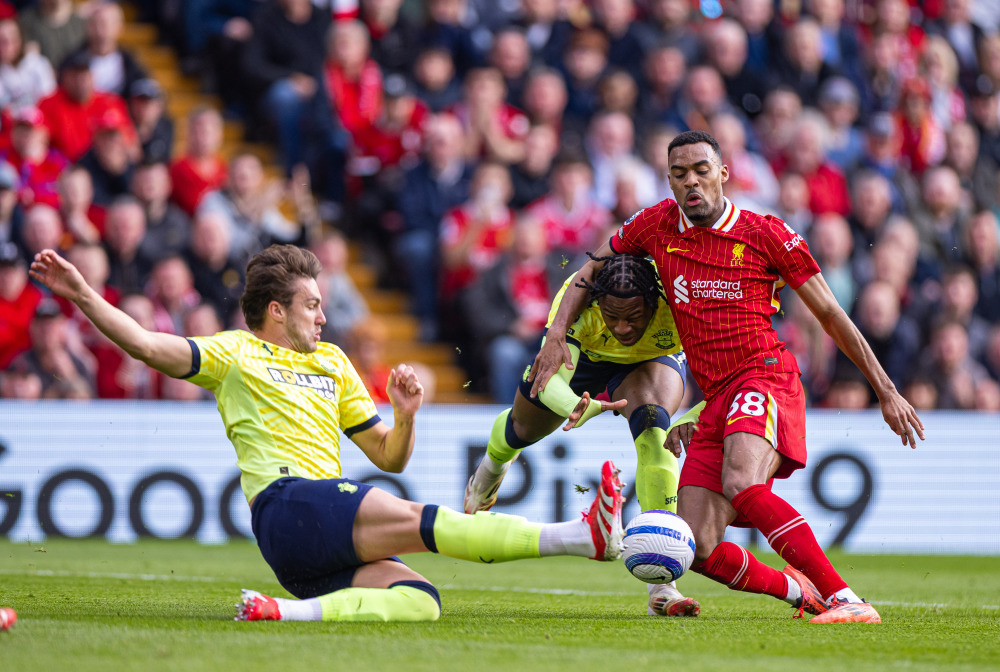 塞萨尔：齐沃为什么要换下博尼和泽林斯基？他俩明明表现最好