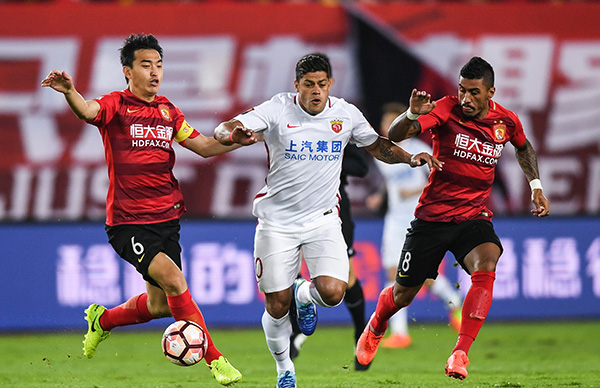 意甲焦点战：国际米兰4-0大胜科莫，路易斯·恩里克闪耀圣西罗