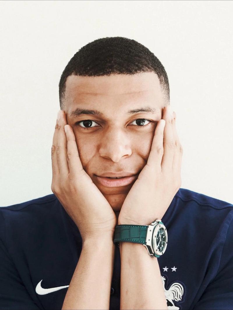 科贝：在阿劳霍遭遇心理问题后，孔德告诉弗里克他愿意踢中卫