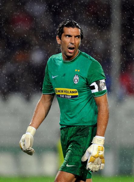 Shams：布克遭遇右腹股沟拉伤，一周后重新接受评估