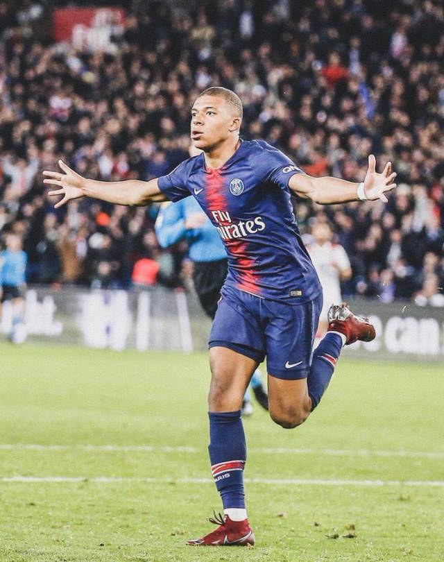 英超-狼队0-3曼联：送副班长首胜？NO！阿莫林要逼近欧冠区｜前瞻