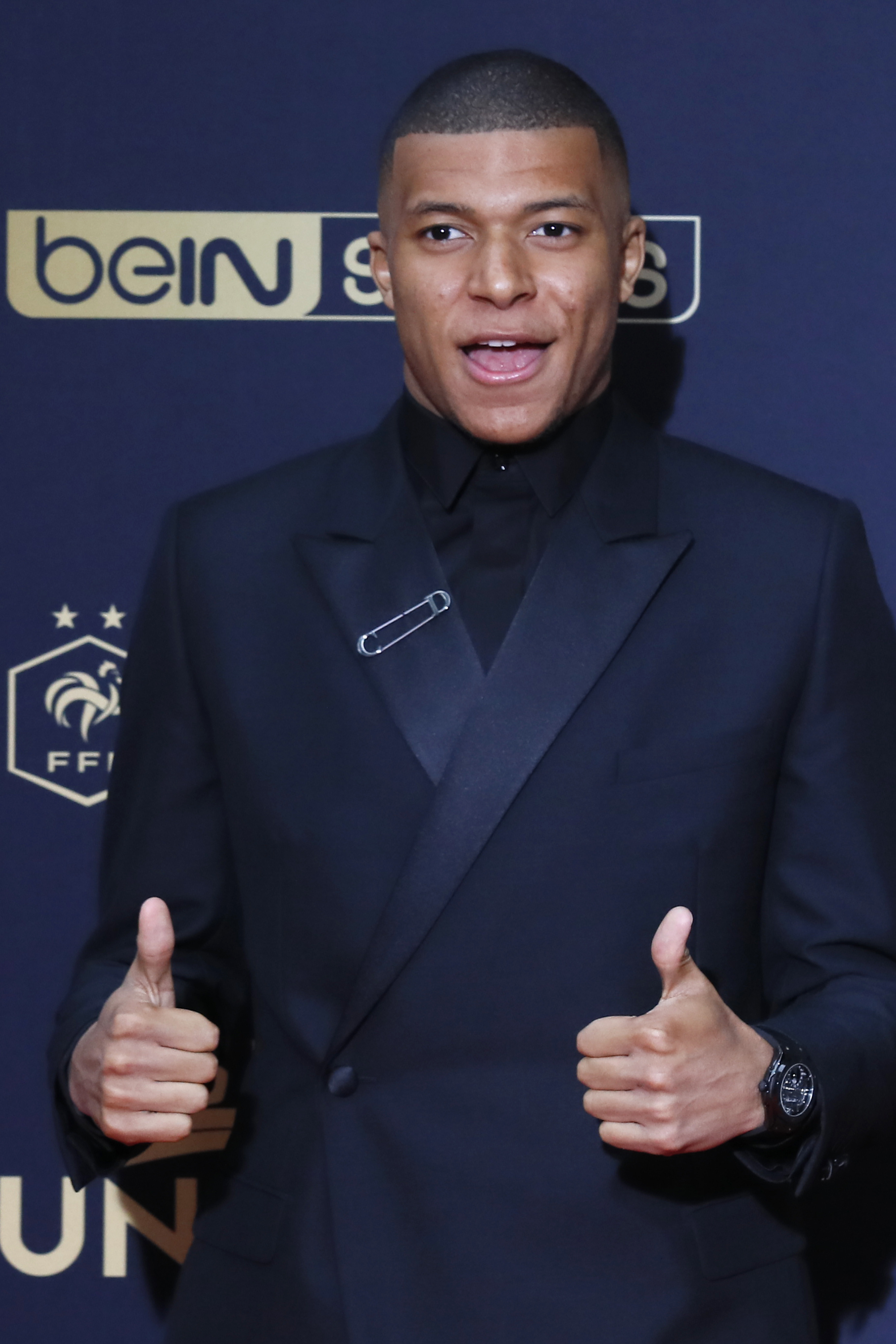 徐根宝谈退休传闻：基地有13-14梯队，我就一生一世搞足球了