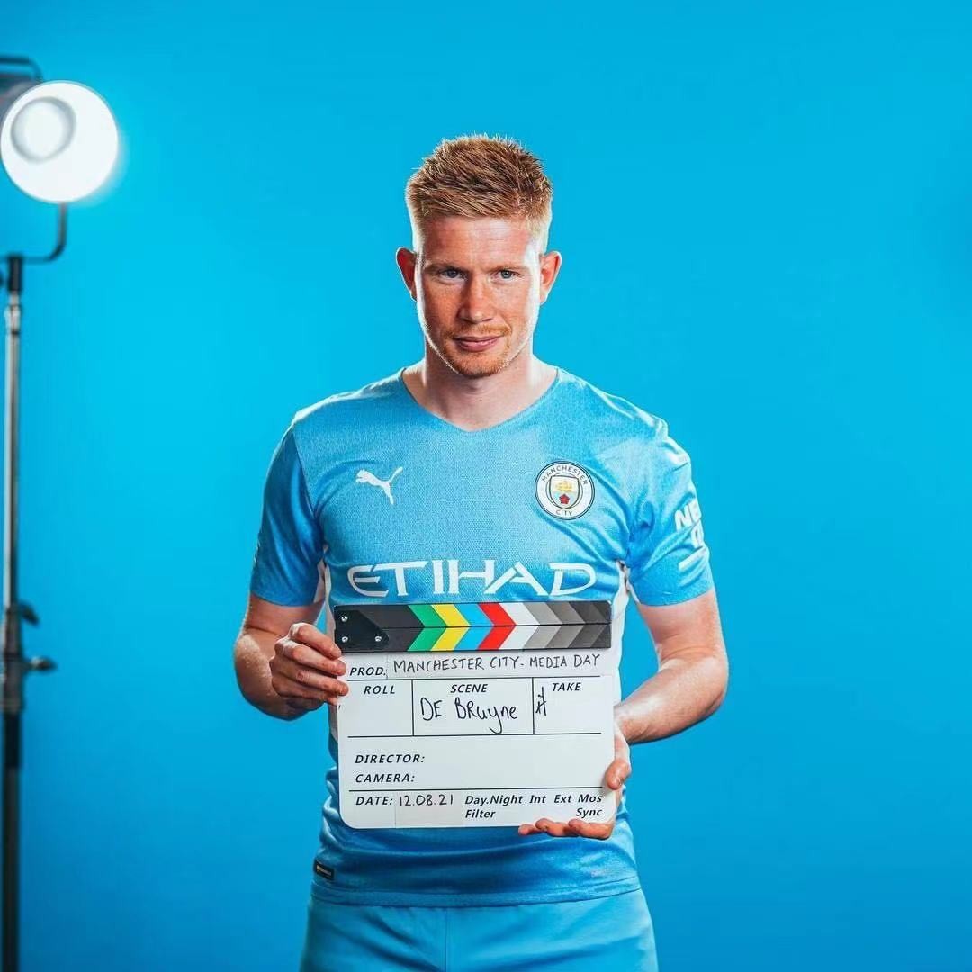 霍安：没人预料到梅西会回来，我希望他能来并和他一起踢球