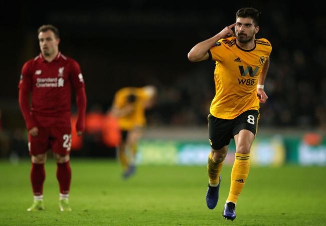 调皮二娃上线，穆勒庆祝夺冠时和25号队友高尔德顶牛假装受伤